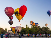 Tours to Canberra Balloon Spectacular for over 50s 2026 - Photo 